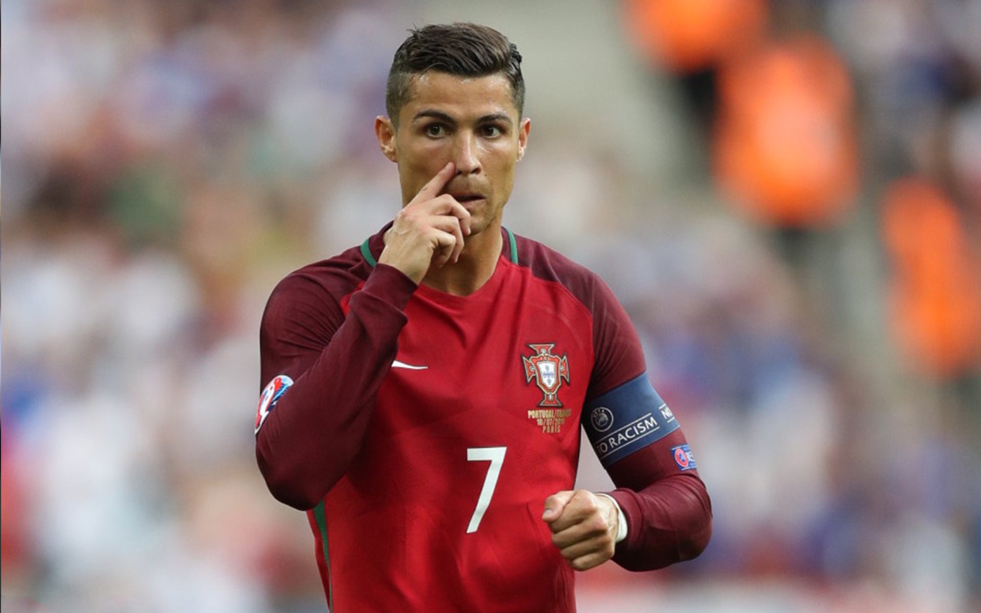 AYX体育官网-2016年季后赛：面对雷霆的“生死战”，库里挺身而出，投中多个超远距离三分，赢得“最佳表现”